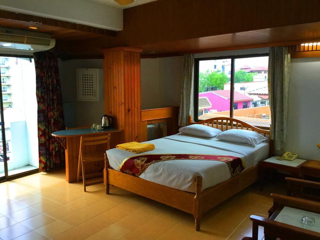 Bliss Mansion Hotell Pattaya Exteriör bild