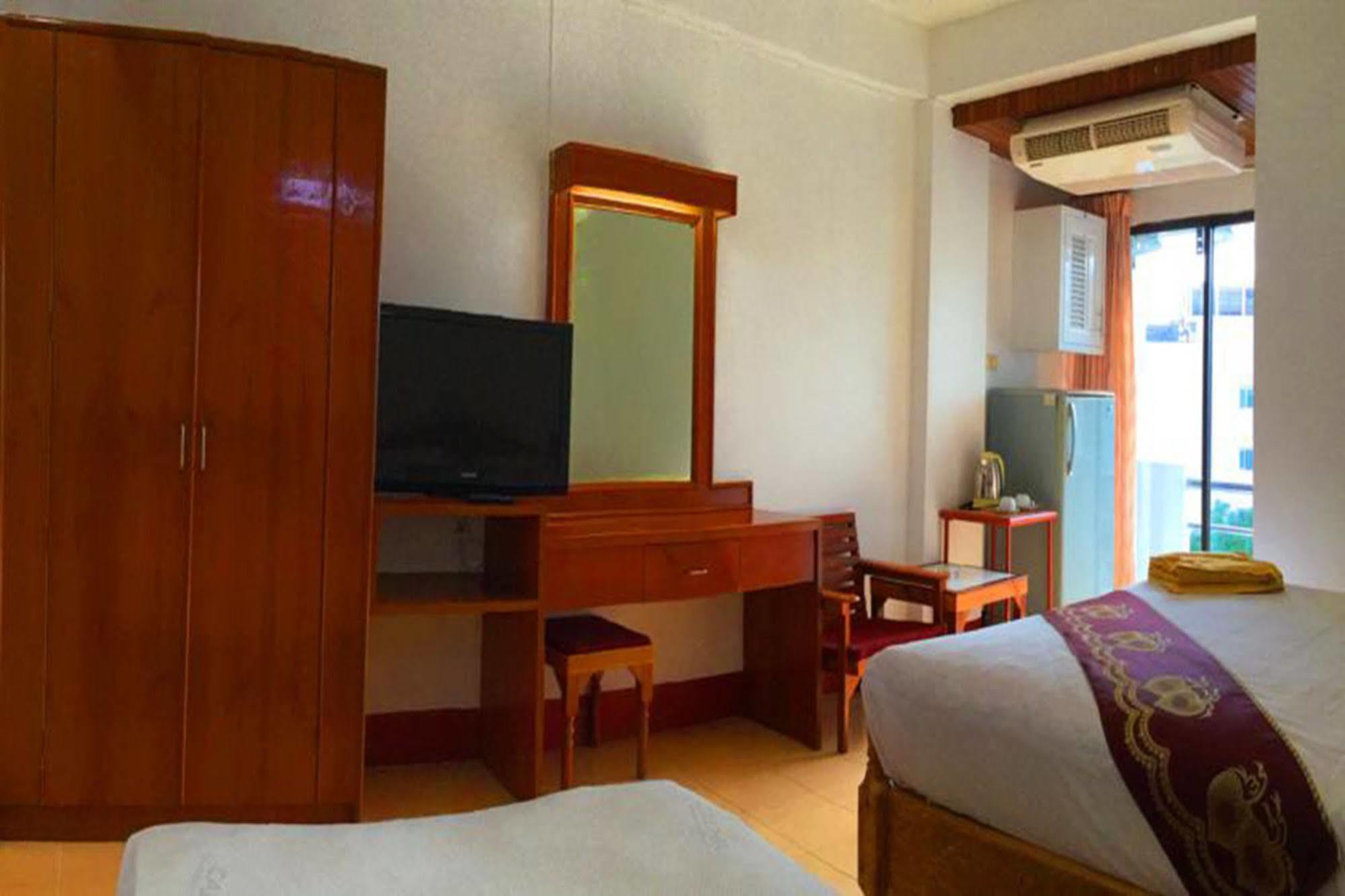 Bliss Mansion Hotell Pattaya Exteriör bild