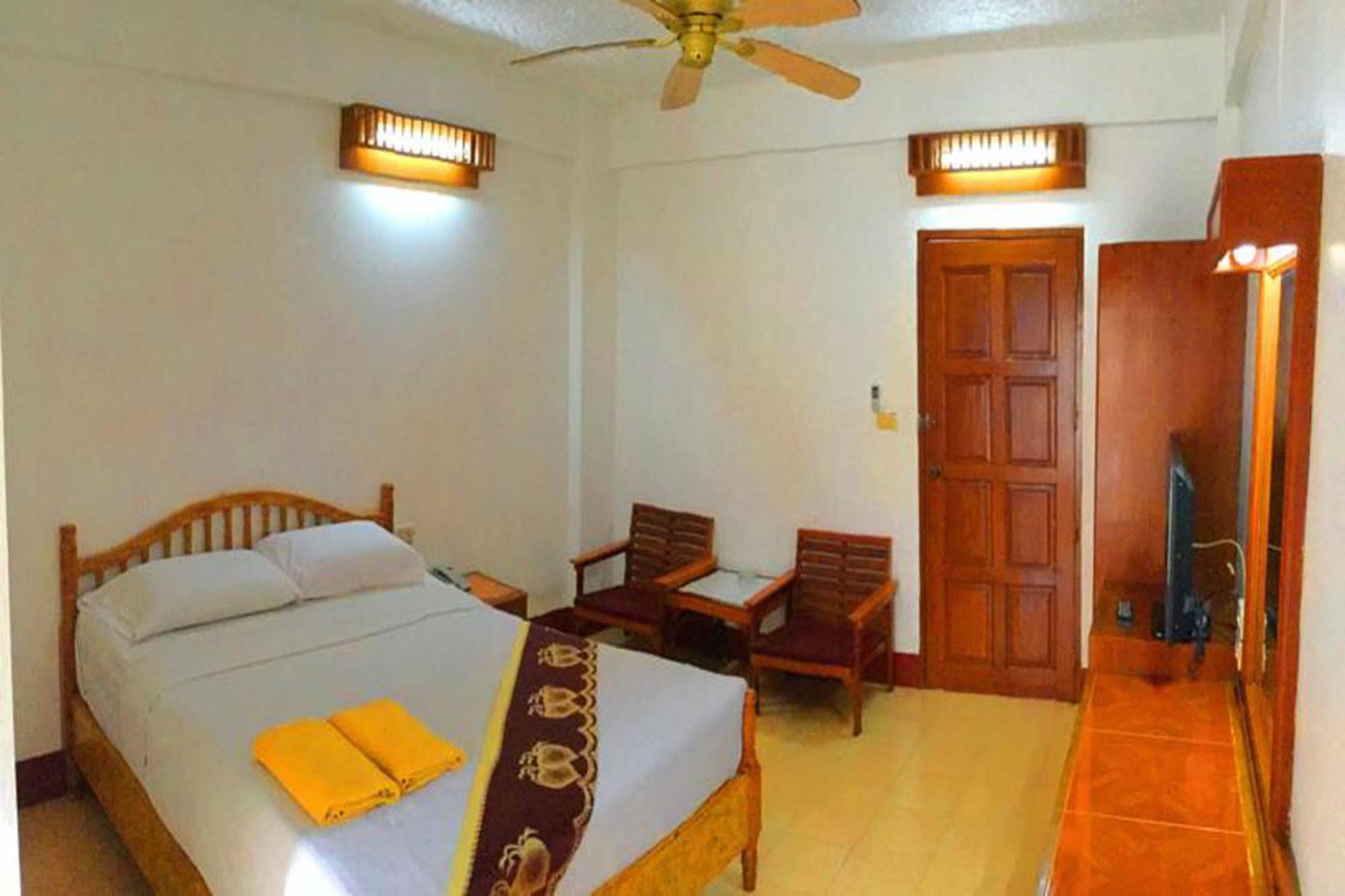 Bliss Mansion Hotell Pattaya Exteriör bild