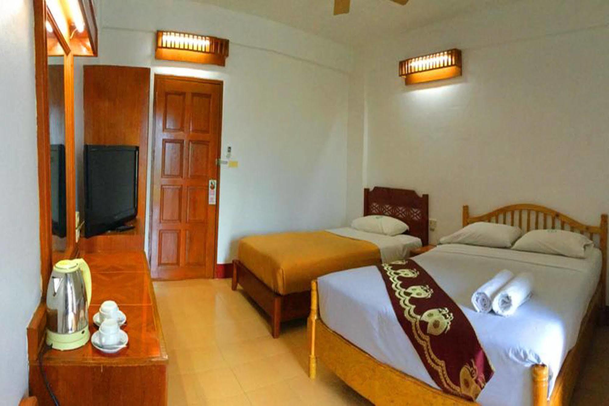 Bliss Mansion Hotell Pattaya Exteriör bild