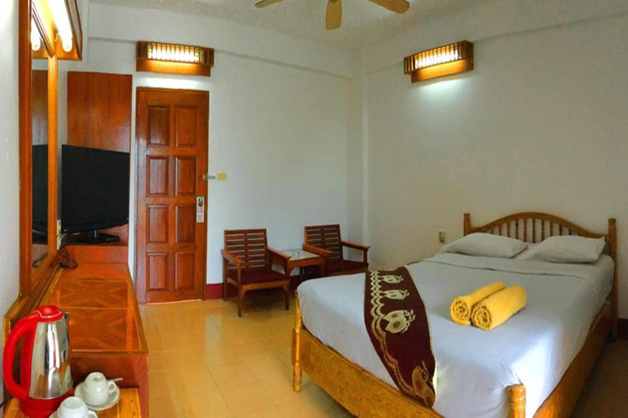 Bliss Mansion Hotell Pattaya Exteriör bild